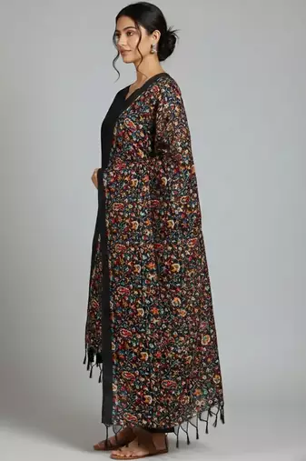 Women Floral Regular Kurta with Trousers & With Dupatta