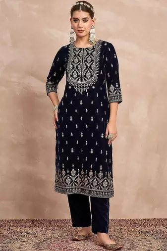 Women Paisley Printed Regular Velvet Kurta with Trousers