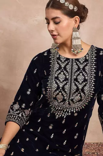 Women Paisley Printed Regular Velvet Kurta with Trousers