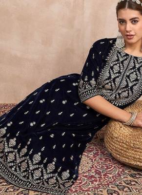Women Paisley Printed Regular Velvet Kurta with Trousers 7