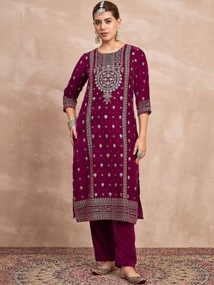 Women Ethnic Motifs Embroidered Regular Thread Work Velvet Kurta with Trousers 1