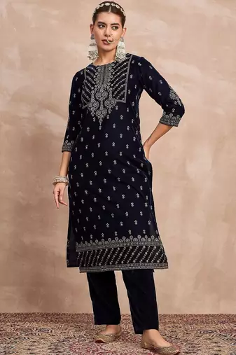 Women Ethnic Motifs Embroidered Regular Thread Work Velvet Kurta with Trousers & With Dupatta