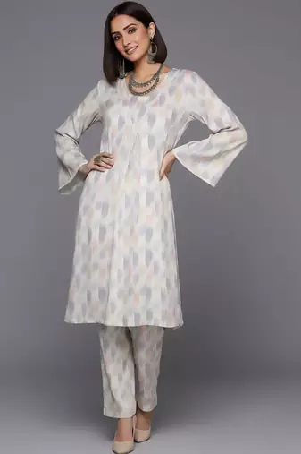 Women Printed Regular Kurta with Trousers