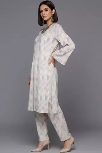 Women Printed Regular Kurta with Trousers