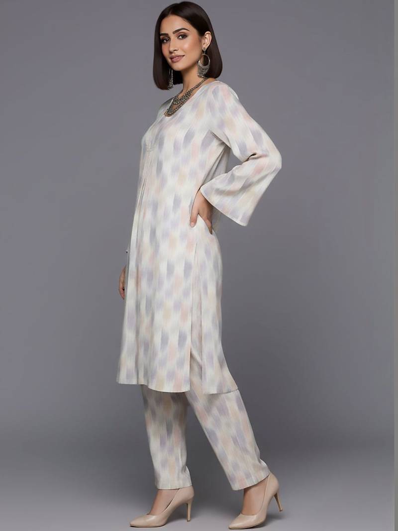 Women Printed Regular Kurta with Trousers