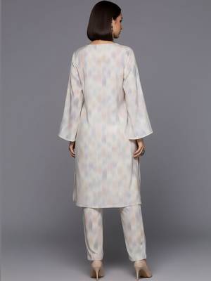 Women Printed Regular Kurta with Trousers 4