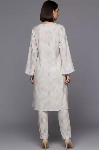 Women Printed Regular Kurta with Trousers