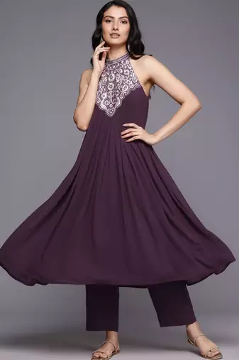 Women Ethnic Motifs Embroidered Regular Thread Work Silk Georgette Kurta with Trousers