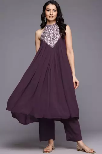 Women Ethnic Motifs Embroidered Regular Thread Work Silk Georgette Kurta with Trousers