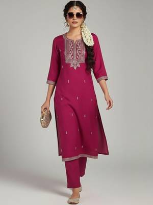 Women Ethnic Motifs Embroidered Regular Thread Work Kurta with Trousers 5