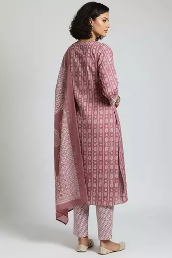 Women Ethnic Motifs Printed Regular Kurta with Trousers & With Dupatta