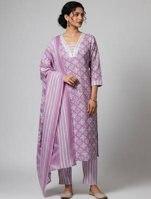 Women Floral Printed Regular Kurta with Trousers & With Dupatta 1