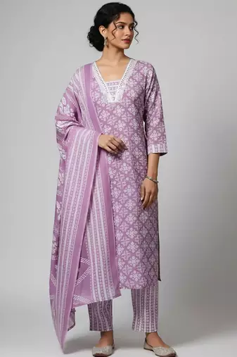 Women Floral Printed Regular Kurta with Trousers & With Dupatta