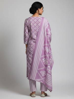 Women Floral Printed Regular Kurta with Trousers & With Dupatta 4