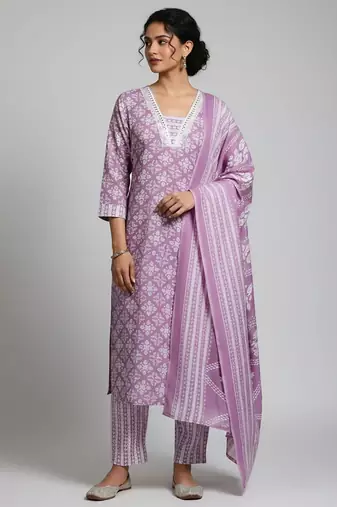 Women Floral Printed Regular Kurta with Trousers & With Dupatta