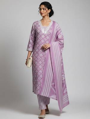 Women Floral Printed Regular Kurta with Trousers & With Dupatta 6
