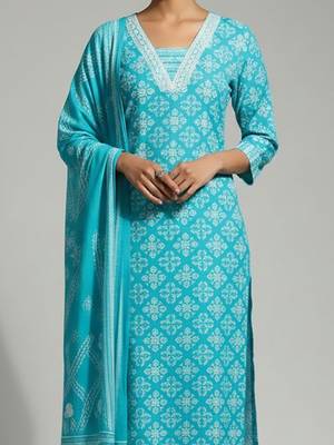 Women Printed Regular Kurta with Trousers & With Dupatta 2
