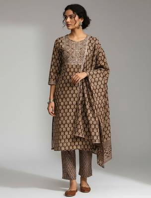 Women Ethnic Motifs Printed Regular Thread Work Kurta with Trousers & With Dupatta 1