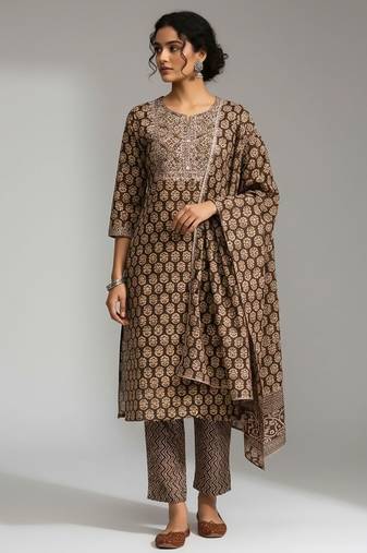 Women Ethnic Motifs Printed Regular Thread Work Kurta with Trousers & With Dupatta