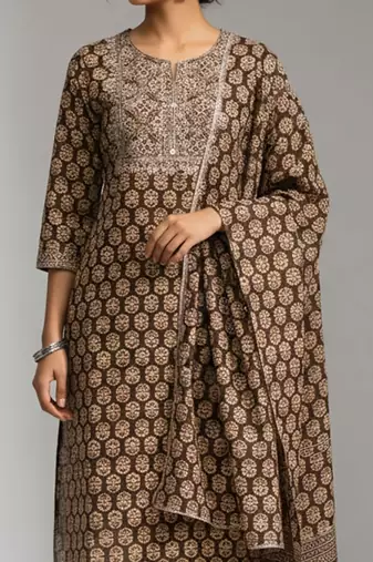 Women Ethnic Motifs Printed Regular Thread Work Kurta with Trousers & With Dupatta