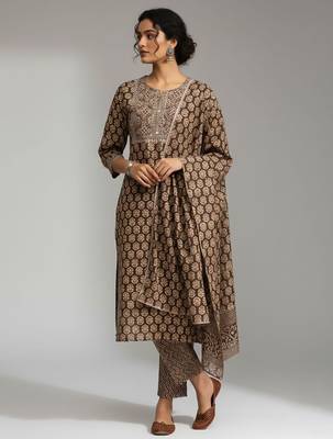 Women Ethnic Motifs Printed Regular Thread Work Kurta with Trousers & With Dupatta 3