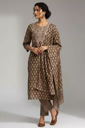 Women Ethnic Motifs Printed Regular Thread Work Kurta with Trousers & With Dupatta