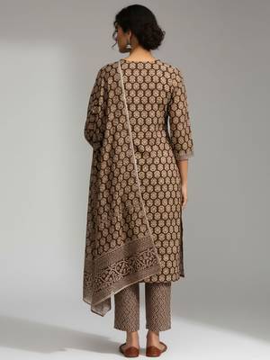 Women Ethnic Motifs Printed Regular Thread Work Kurta with Trousers & With Dupatta 4