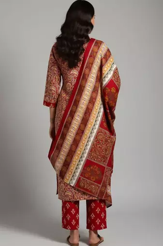 Women Ethnic Motifs Printed Regular Kurta with Trousers & With Dupatta