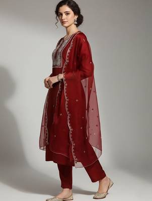 Women Ethnic Motifs Embroidered Regular Thread Work Kurta with Trousers & With Dupatta 4