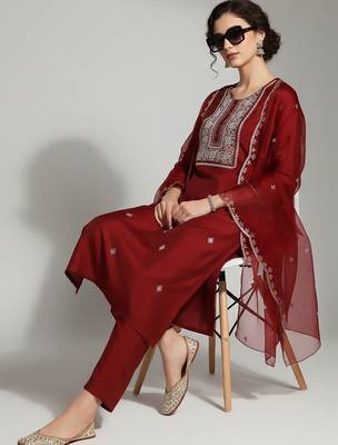 Women Ethnic Motifs Embroidered Regular Thread Work Kurta with Trousers & With Dupatta 7