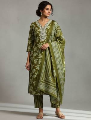 Women Floral Printed Regular Thread Work Kurta with Trousers & With Dupatta 5