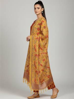 Women Floral Regular Kurta with Trousers & With Dupatta 4