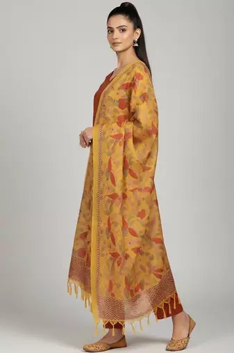 Women Floral Regular Kurta with Trousers & With Dupatta