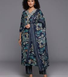 Women Floral Printed Regular Thread Work Kurta with Trousers & With Dupatta