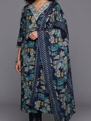 Women Floral Printed Regular Thread Work Kurta with Trousers & With Dupatta 2