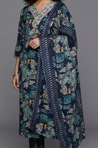 Women Floral Printed Regular Thread Work Kurta with Trousers & With Dupatta