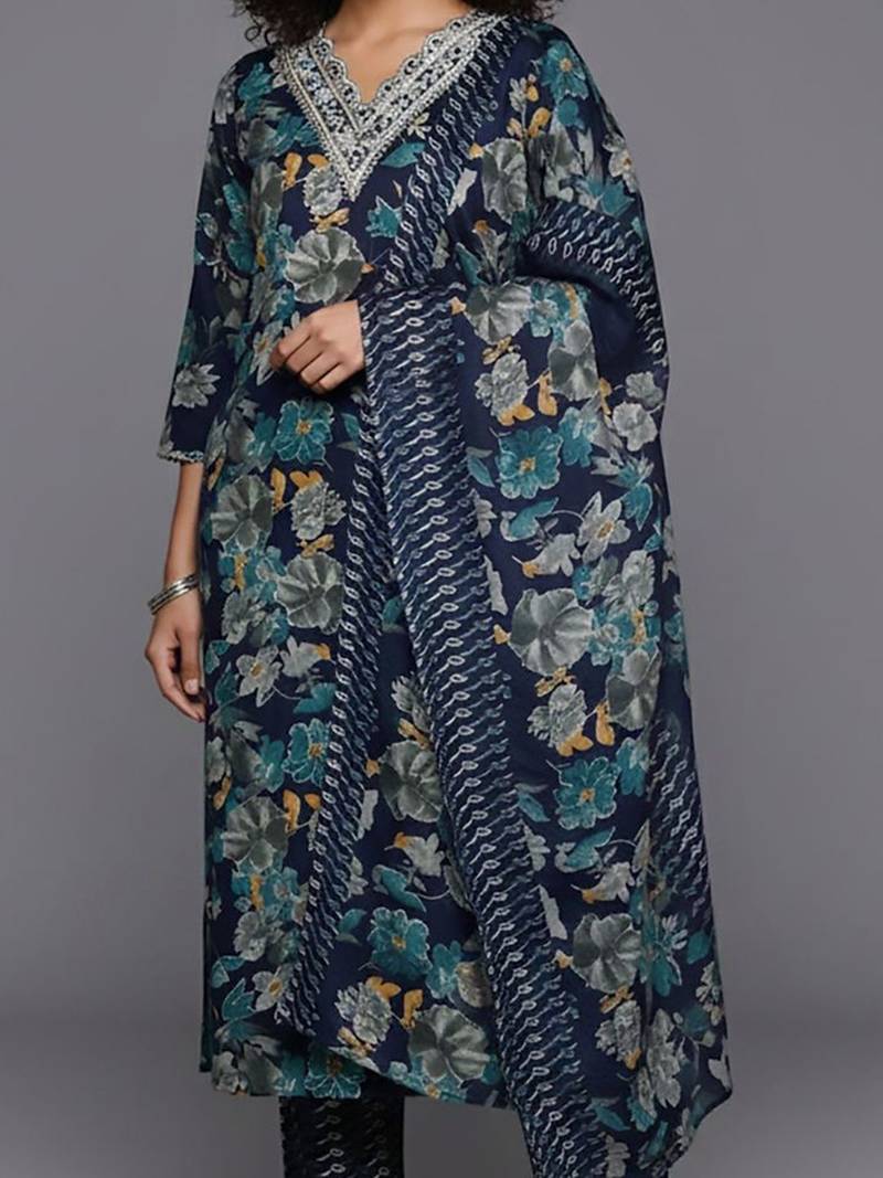 Women Floral Printed Regular Thread Work Kurta with Trousers & With Dupatta
