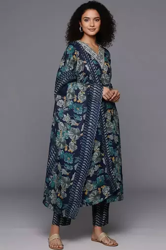 Women Floral Printed Regular Thread Work Kurta with Trousers & With Dupatta