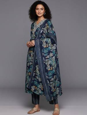 Women Floral Printed Regular Thread Work Kurta with Trousers & With Dupatta 4