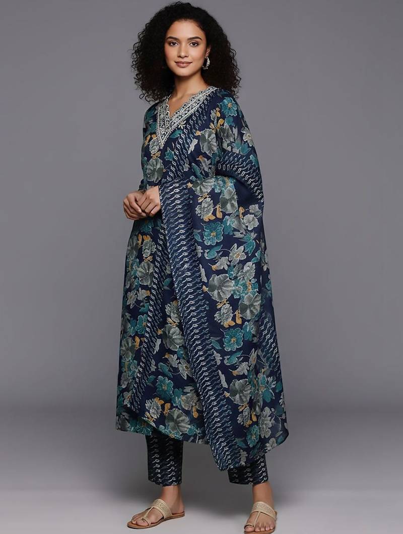 Women Floral Printed Regular Thread Work Kurta with Trousers & With Dupatta