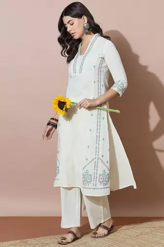 Women Ethnic Motifs Embroidered Regular Thread Work Kurta with Trousers