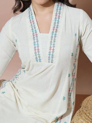Women Ethnic Motifs Embroidered Regular Thread Work Kurta with Trousers 2