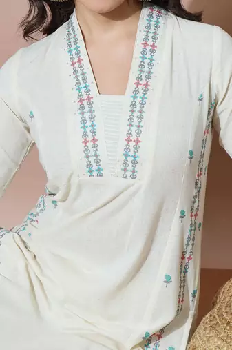 Women Ethnic Motifs Embroidered Regular Thread Work Kurta with Trousers