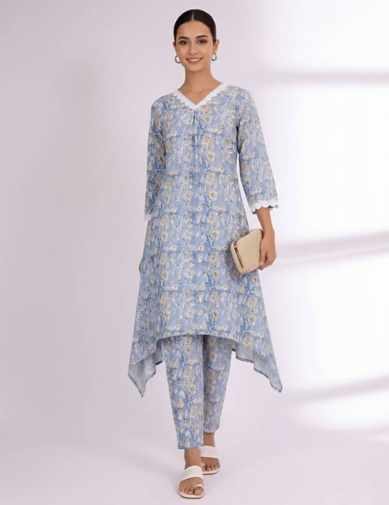 Women Floral Printed Regular Kurta with Trousers