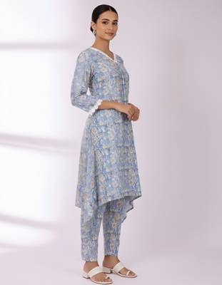 Women Floral Printed Regular Kurta with Trousers 3