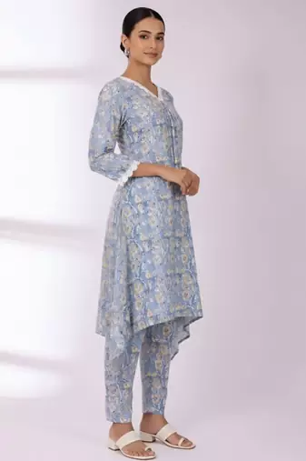Women Floral Printed Regular Kurta with Trousers