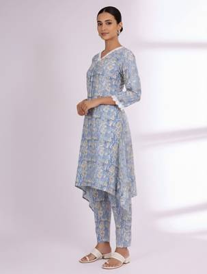 Women Floral Printed Regular Kurta with Trousers 4