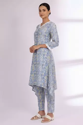 Women Floral Printed Regular Kurta with Trousers