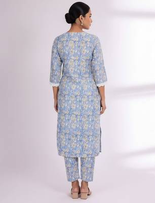 Women Floral Printed Regular Kurta with Trousers 5