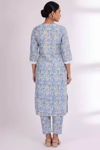 Women Floral Printed Regular Kurta with Trousers